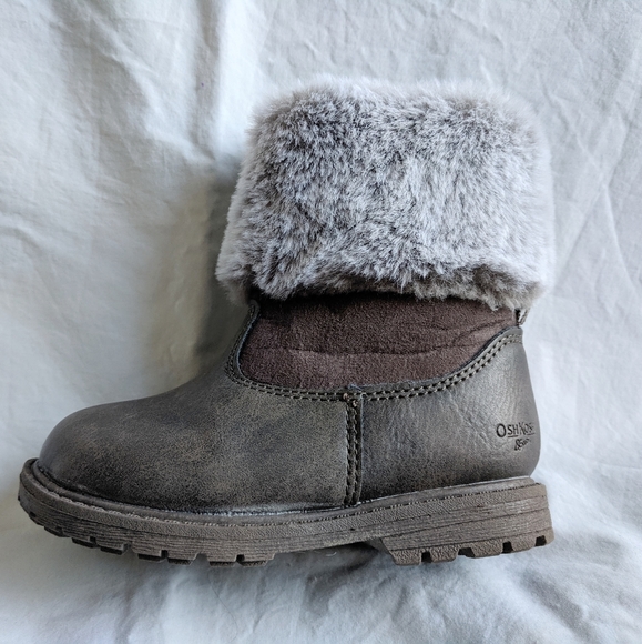 Like new Oshkosh baby Feux Fur empress boots size 6m - Picture 4 of 4